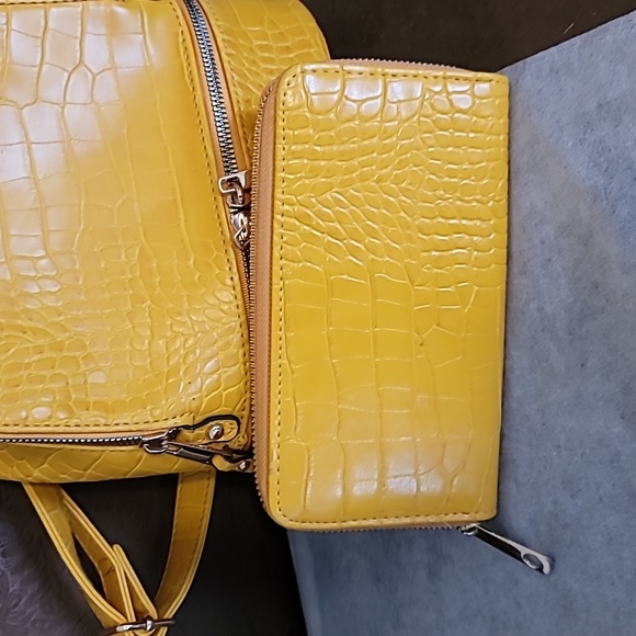 EUC womens bag set - Picture 10 of 11